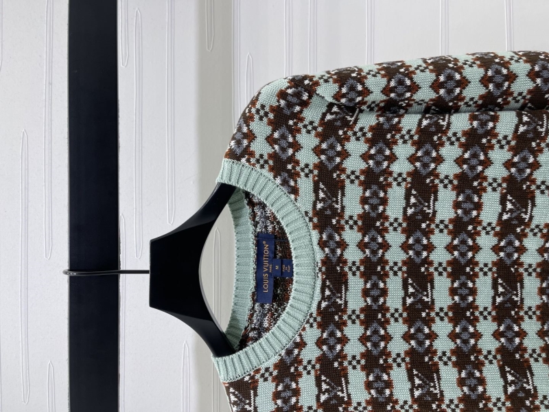 l0vis Vvtt0n sweaters